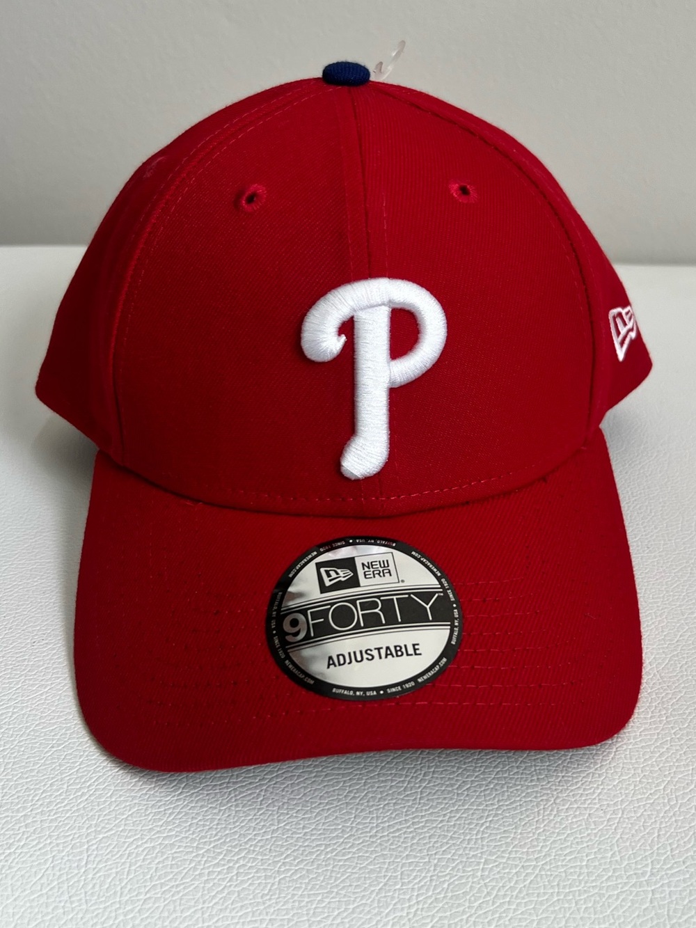 New Era Men’s Red Phillies Logo 9FORTY Adjustable Cap OSF